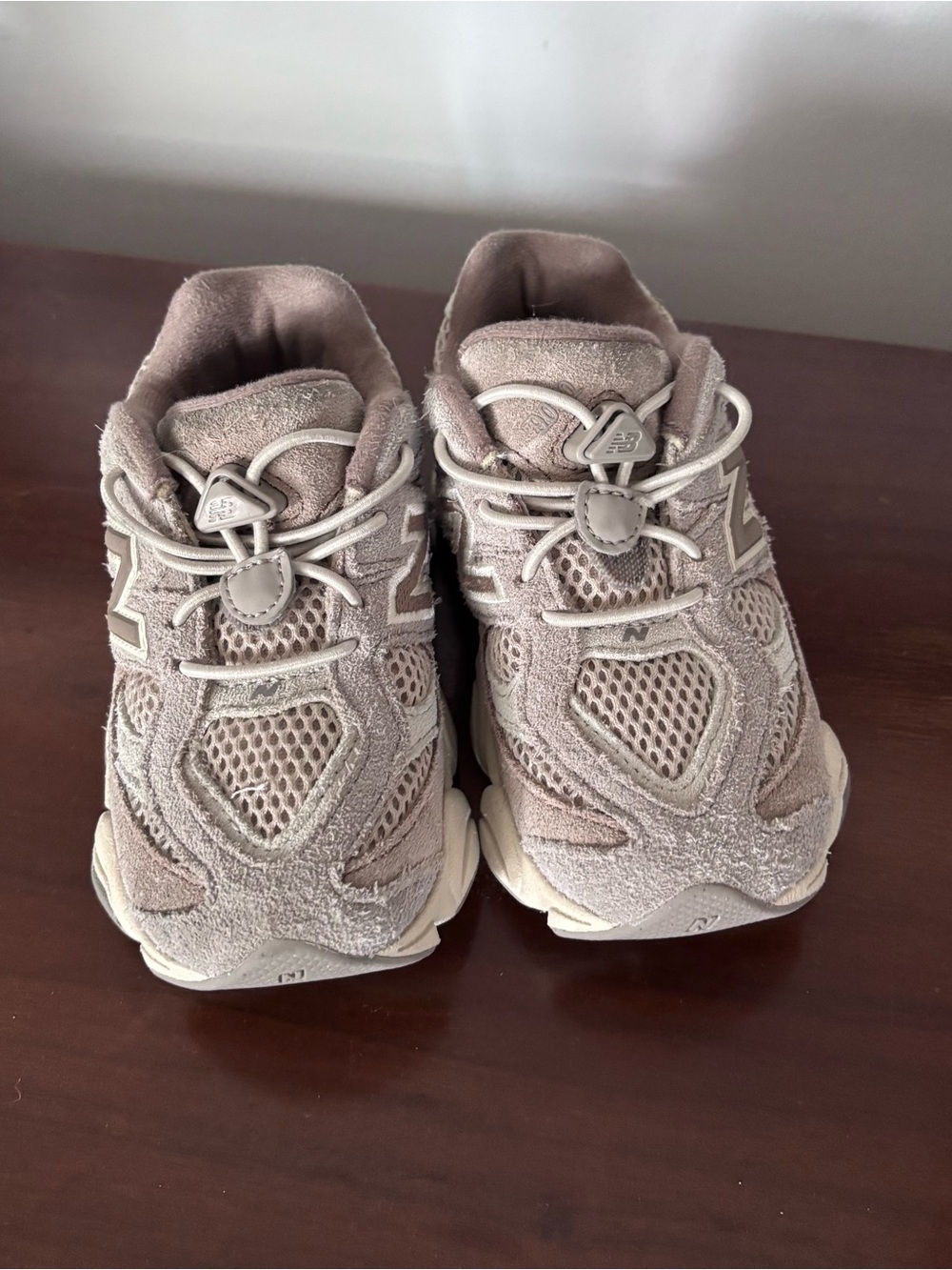 New Balance toddler Taupe and sand Mesh & Suede Sneakers size 8.5 euc - Picture 2 of 8